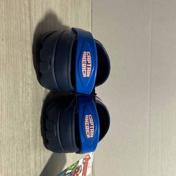 Marvel Kids Captain America Shield Slippers - Blue and Red boys (toddler) 7-8 - Picture 7 of 11